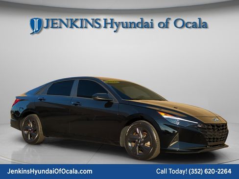 Certified 2022 Hyundai Elantra SEL image 1