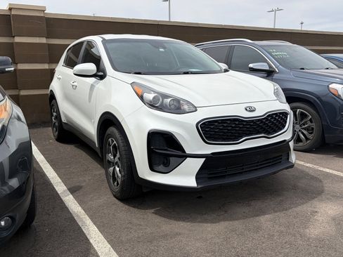 Used 2022 Kia Sportage LX image 2