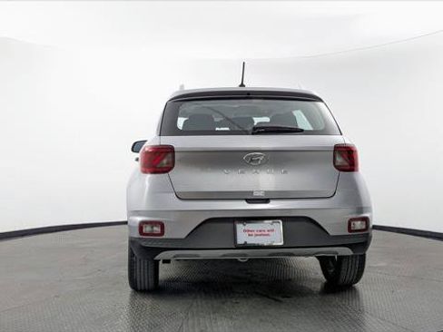 Used 2026 Hyundai Venue SEL FWD image 7