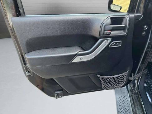 Used 2012 Jeep Wrangler Unlimited Sahara AWD/4WD image 12