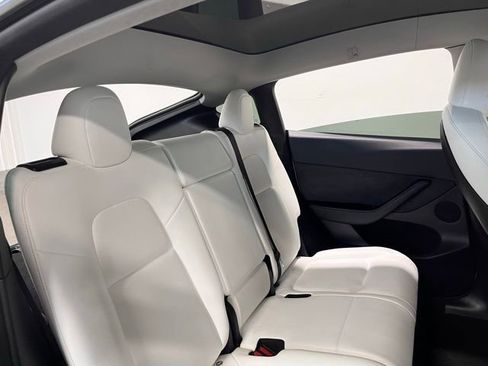 Used 2024 Tesla Model Y Long Range image 12