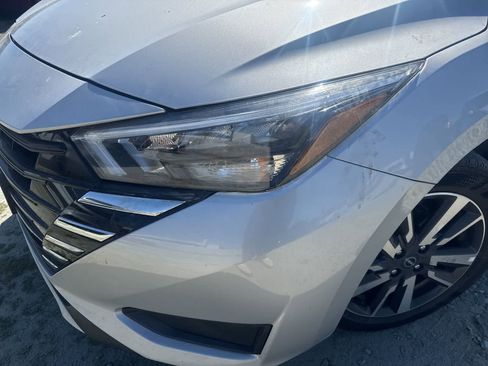 Used 2025 Nissan Versa SV image 9