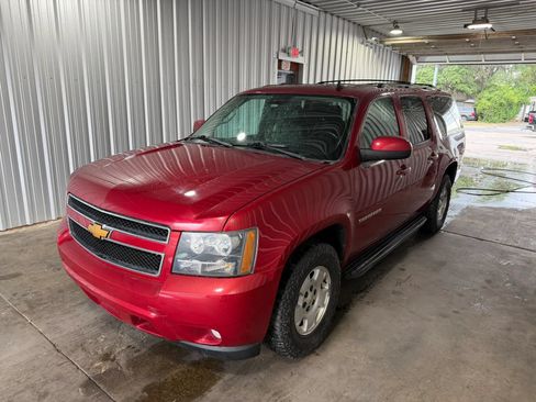Used 2014 Chevrolet Suburban LT w/ Luxury Package RWD image 1