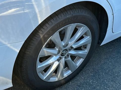 Used 2019 Toyota Camry LE FWD image 4