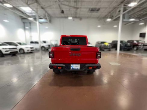 New 2025 Jeep Gladiator Mojave image 10