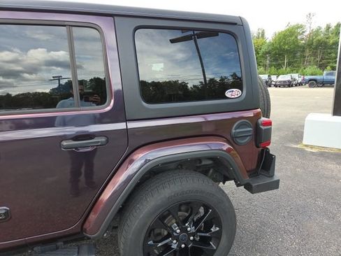 Used 2024 Jeep Wrangler Unlimited Sahara w/ Technology Group AWD/4WD image 16