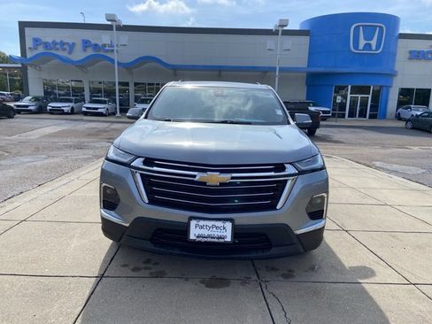 Used 2023 Chevrolet Traverse LT w/ LPO, Cargo Package AWD/4WD image 3
