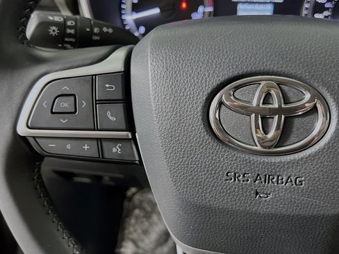 Used 2024 Toyota Highlander XLE image 19