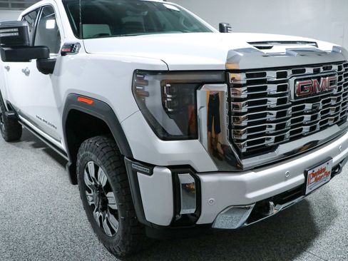Used 2024 GMC Sierra 2500 Denali w/ Denali Reserve Package AWD/4WD image 5