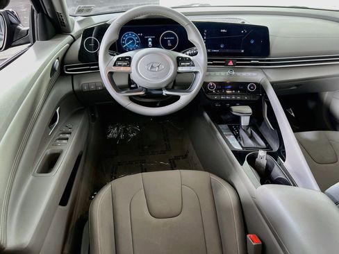 Used 2023 Hyundai Elantra SEL w/ Convenience Package FWD image 22