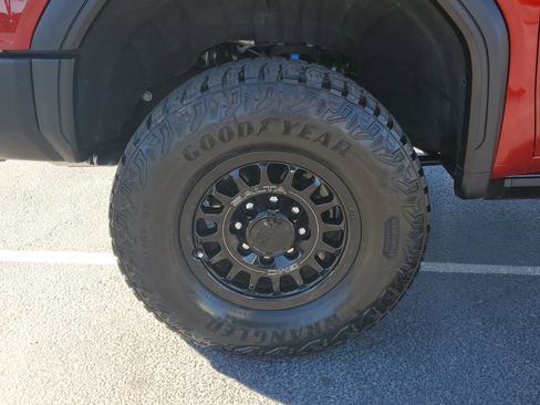 Used 2024 GMC Sierra 2500 AT4X w/ AT4X AEV Edition image 5