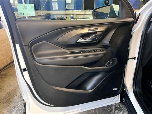 Used 2022 GMC Terrain SLT w/ Infotainment Package II AWD/4WD image 19