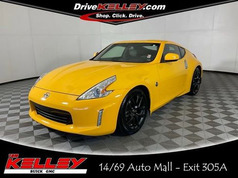 Used 2017 Nissan 370Z Touring image 1