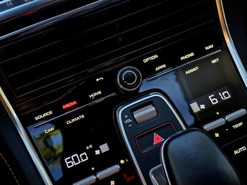 Used 2021 Porsche Panamera 4 image 81