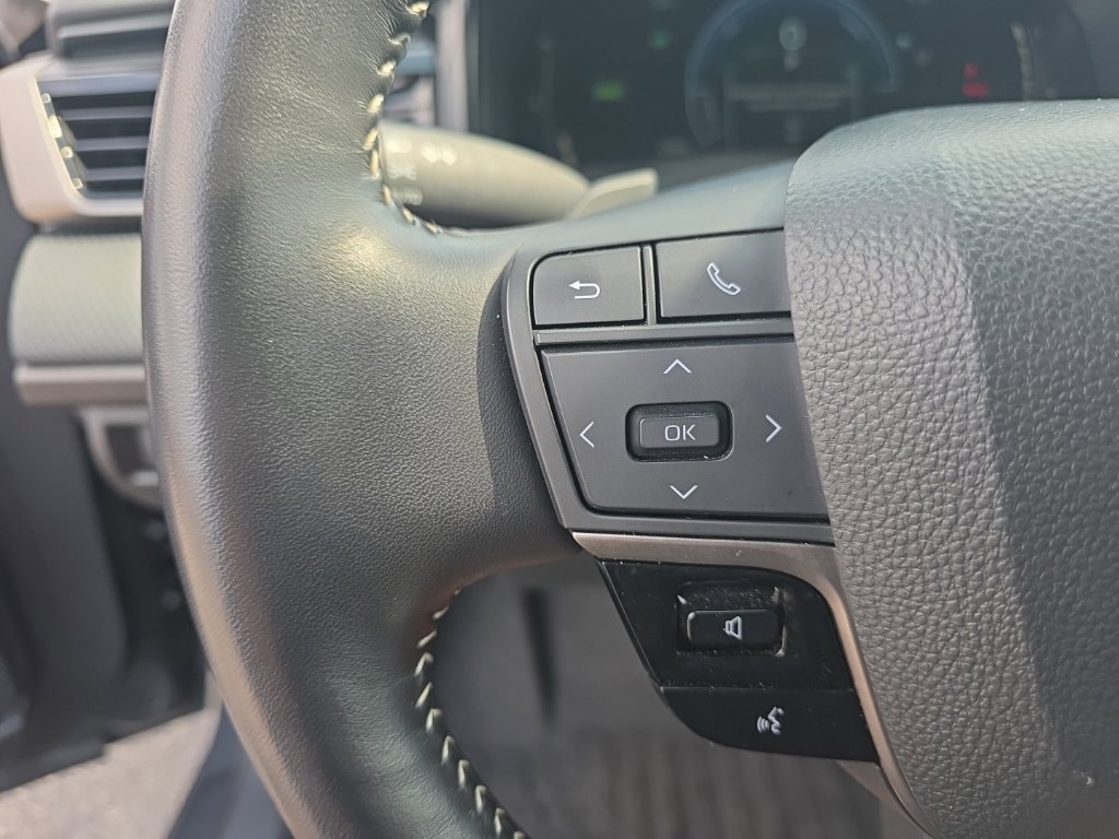 Used 2025 Toyota Camry SE FWD image 17