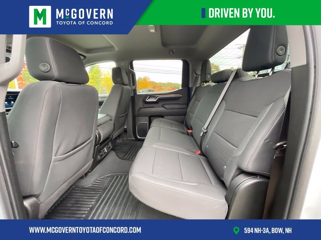 Used 2023 Chevrolet Silverado 1500 LT AWD/4WD image 16