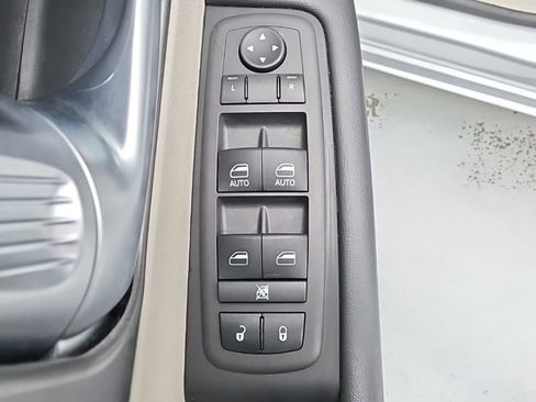 Used 2024 Chrysler Pacifica Touring-L FWD image 21