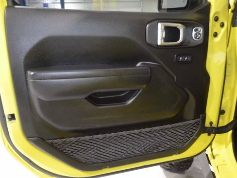 Used 2023 Jeep Gladiator Sport image 16