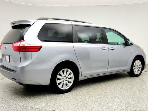 Used 2017 Toyota Sienna XLE Premium AWD/4WD image 5