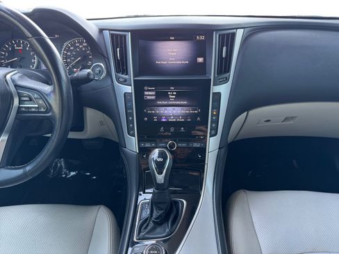 Used 2021 INFINITI Q50 Luxe w/ Seat & Sound Package RWD image 11