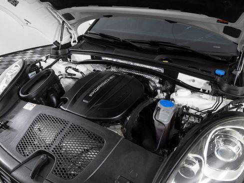 Used 2018 Porsche Macan image 43