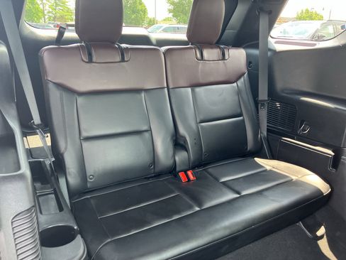 Used 2020 Ford Explorer Platinum w/ Premium Technology Package AWD/4WD image 38