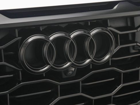 Used 2021 Audi RS Q8 w/ Black Optic Package image 27