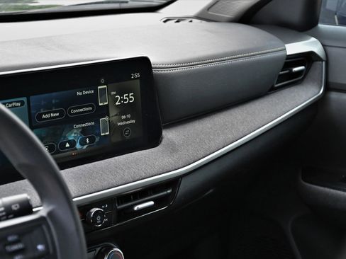 Used 2025 Nissan Kicks SV FWD image 10