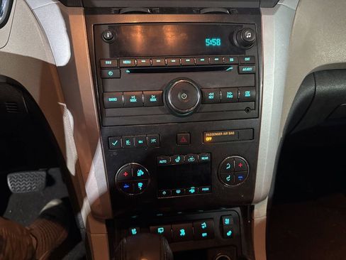 Used 2011 Chevrolet Traverse LTZ image 14