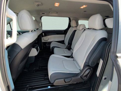 New 2026 Kia Carnival EX FWD image 20