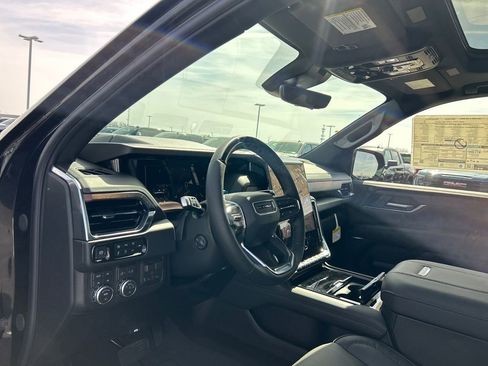 New 2026 GMC Yukon XL Denali w/ Denali Reserve Package image 19