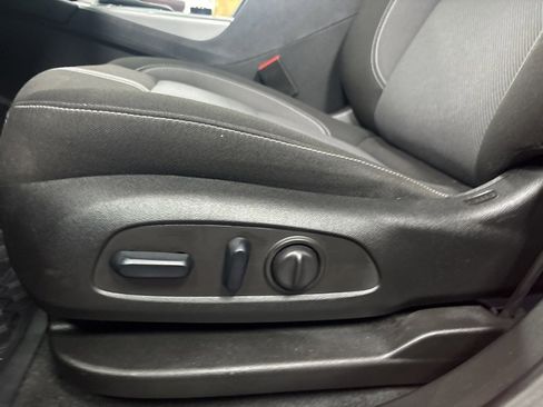 Used 2025 Chevrolet Blazer LT image 28