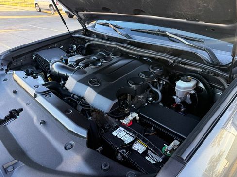 Used 2016 Toyota 4Runner SR5 image 37