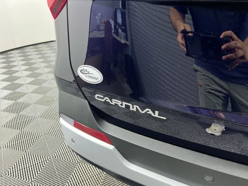 New 2026 Kia Carnival EX image 5