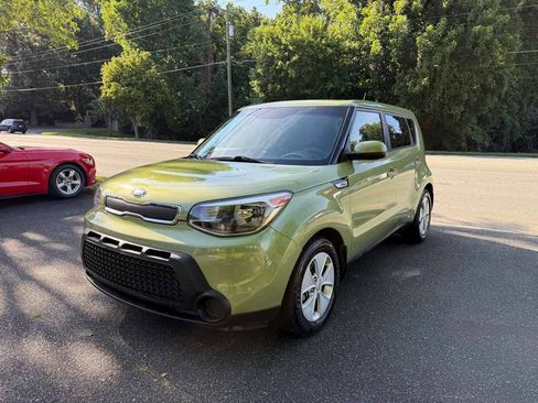 Used 2015 Kia Soul FWD image 1