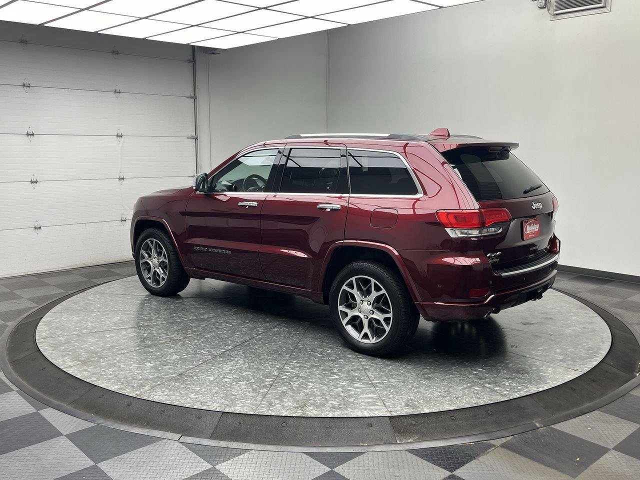 Used 2019 Jeep Grand Cherokee Overland AWD/4WD image 2