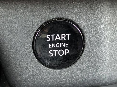 Certified 2025 Nissan Rogue SV FWD image 27