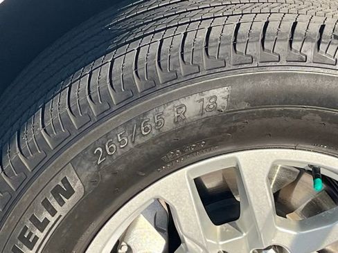 Used 2024 Chevrolet Tahoe LS image 7