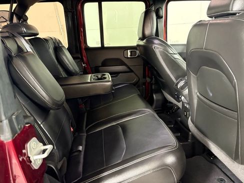 Used 2022 Jeep Wrangler Unlimited Sahara image 16