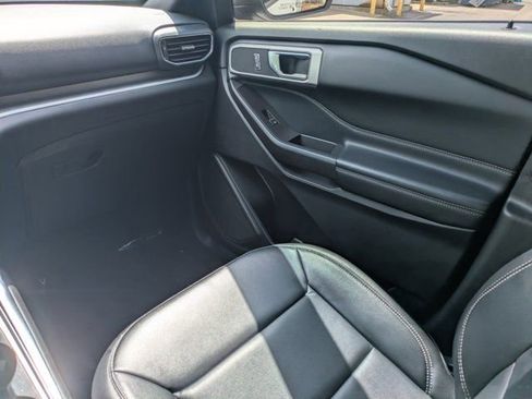 Used 2020 Ford Explorer XLT w/ Equipment Group 202A RWD image 13