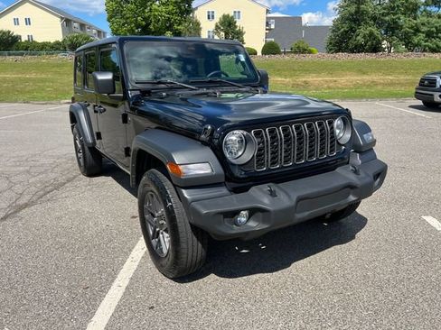 Used 2025 Jeep Wrangler Unlimited Sport AWD/4WD image 2