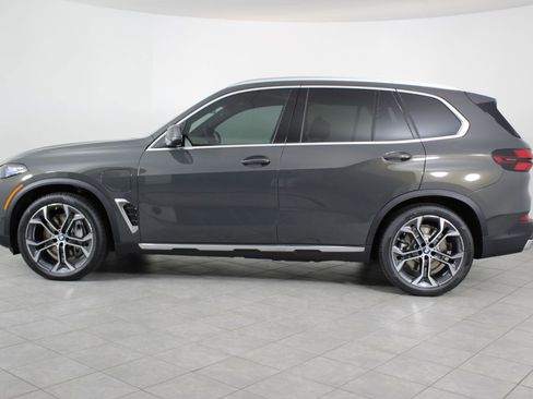 New 2026 BMW X5 xDrive50e w/ Climate Comfort Package image 2