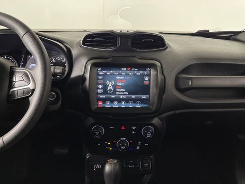 Used 2023 Jeep Renegade Latitude AWD/4WD image 17