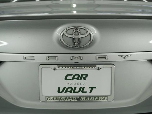 Used 2020 Toyota Camry SE FWD image 12