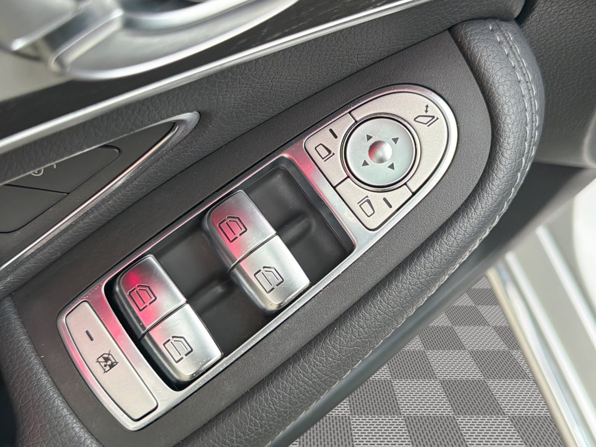 Used 2020 Mercedes-Benz C 300 Sedan w/ Premium Package image 15