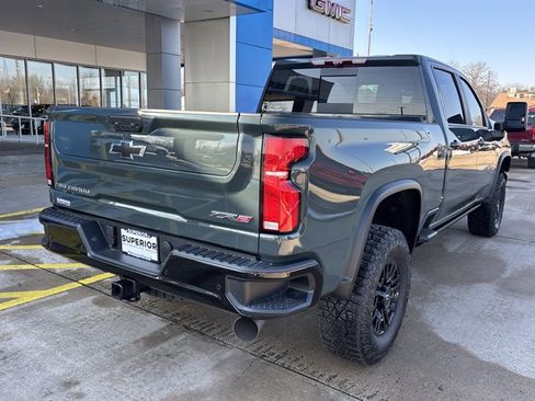 Used 2025 Chevrolet Silverado 2500 ZR2 w/ Technology Package image 3