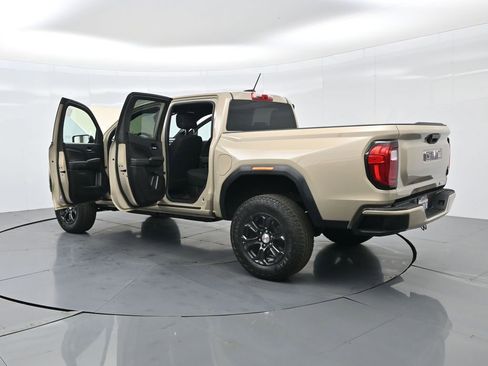 Used 2023 GMC Canyon Elevation image 40