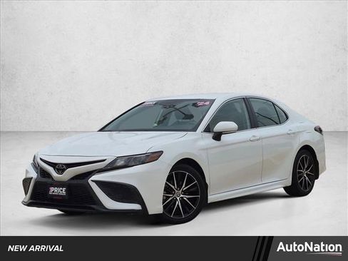 Used 2024 Toyota Camry SE FWD image 1