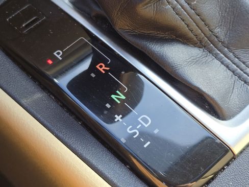 Used 2016 Toyota Highlander Limited image 30