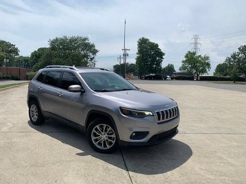 Used 2021 Jeep Cherokee Latitude Plus w/ Sun & Sound Group FWD image 5